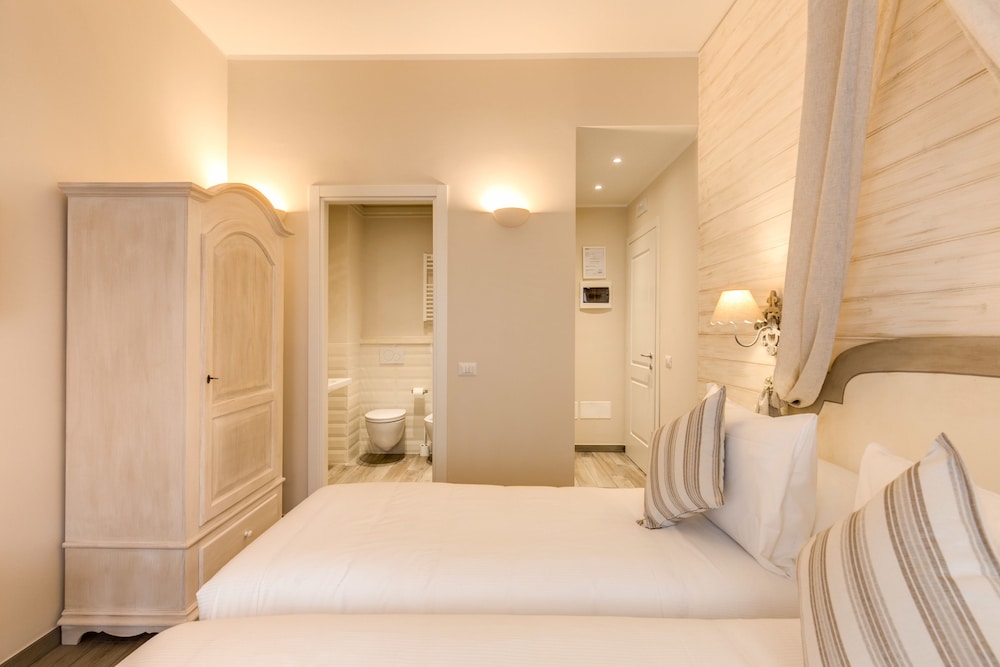 Casa Tua Vaticano Guest House — Hotel rooms in Rome, Lazio