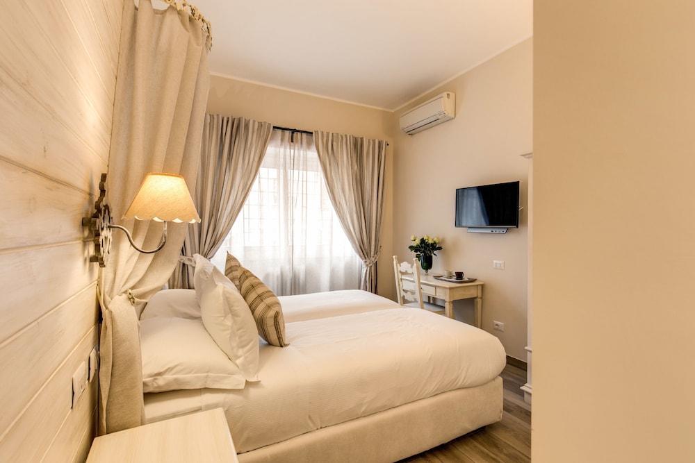 Casa Tua Vaticano Guest House — Hotel rooms in Rome, Lazio