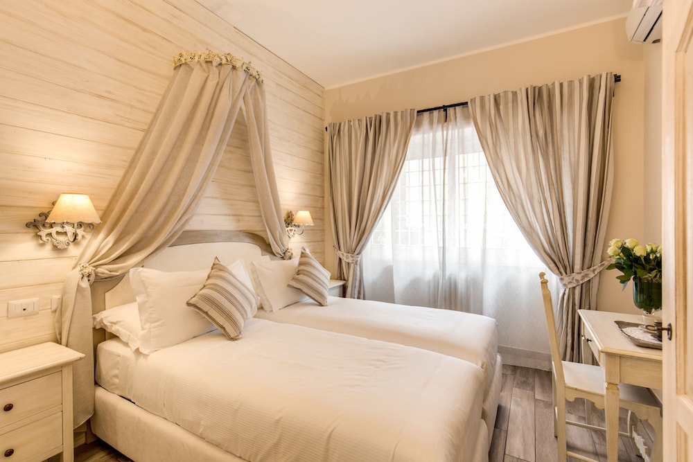 Casa Tua Vaticano Guest House — Hotel rooms in Rome, Lazio