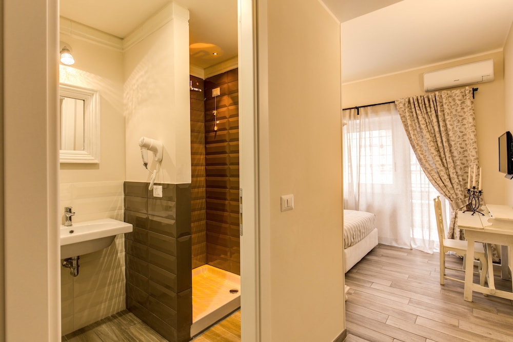 Casa Tua Vaticano Guest House — Hotel rooms in Rome, Lazio