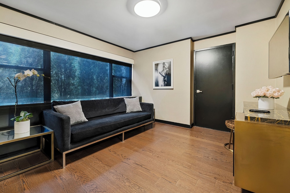 Hudson Yards Hotel — Hotel rooms in New York City, New York State