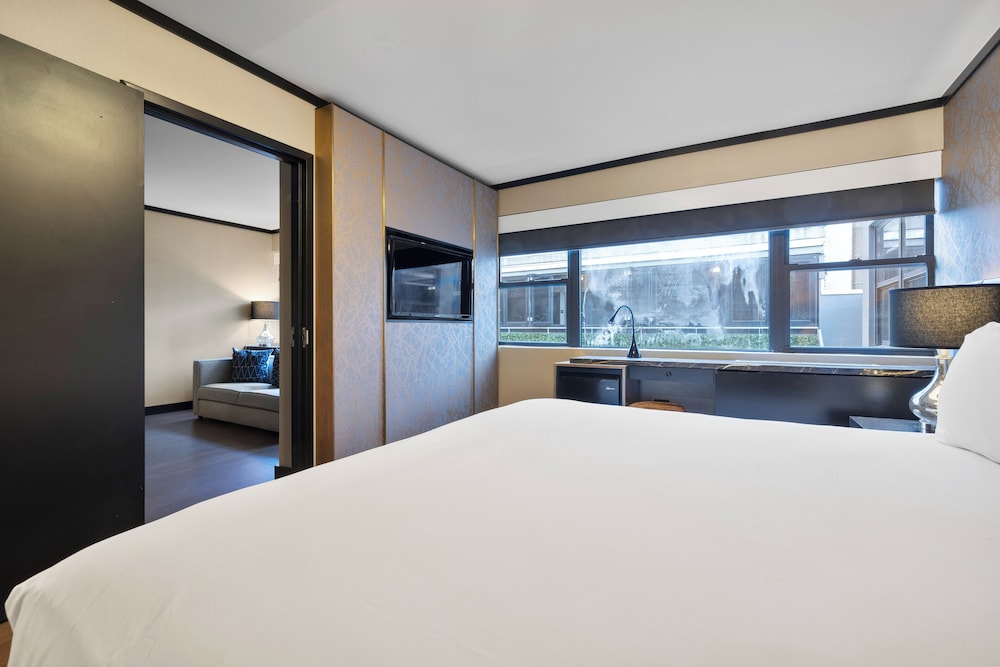 Hudson Yards Hotel — Hotel rooms in New York City, New York State