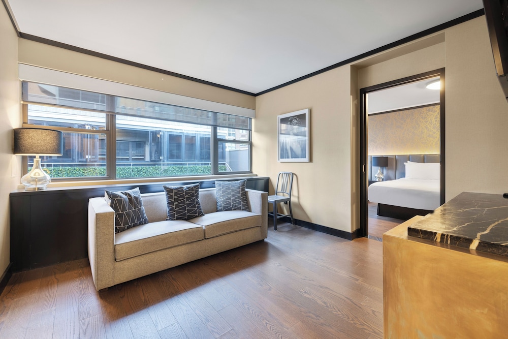 Hudson Yards Hotel — Hotel rooms in New York City, New York State