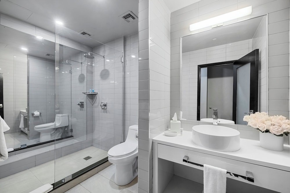 Hudson Yards Hotel — Hotel rooms in New York City, New York State