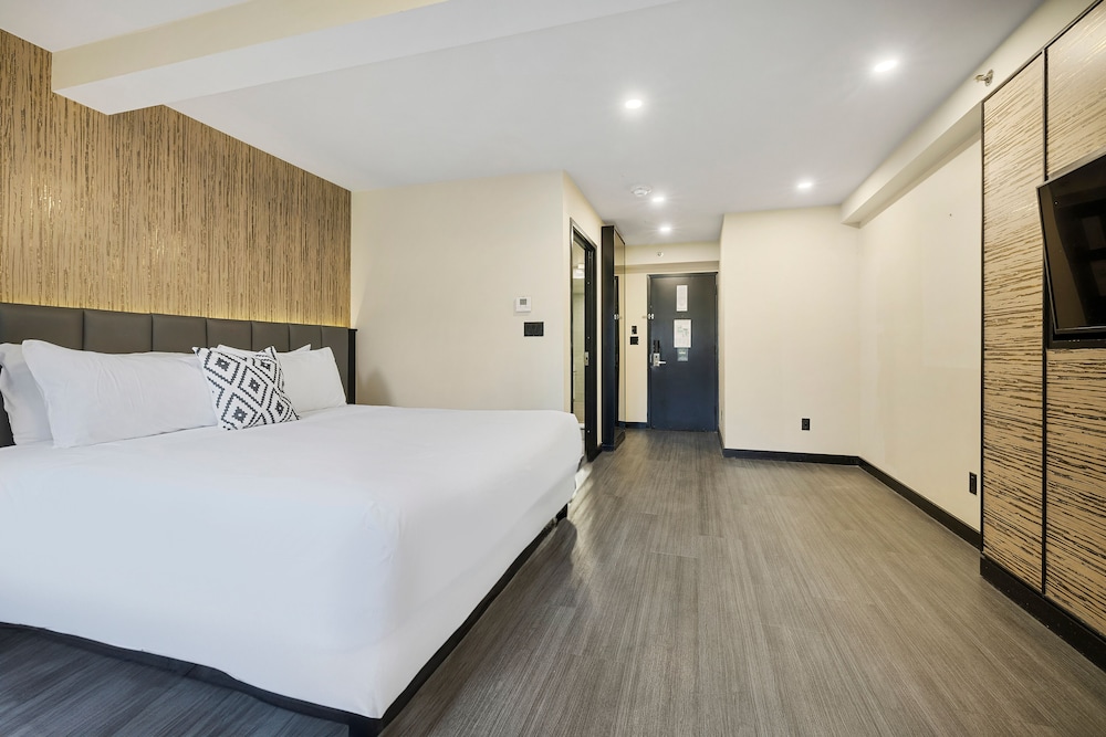 Hudson Yards Hotel — Hotel rooms in New York City, New York State