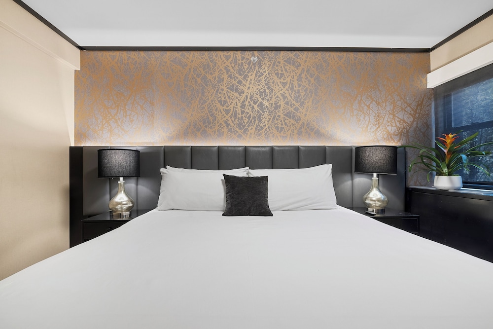 Hudson Yards Hotel — Hotel rooms in New York City, New York State