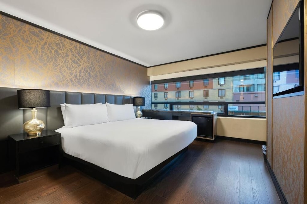 Hudson Yards Hotel — Hotel rooms in New York City, New York State