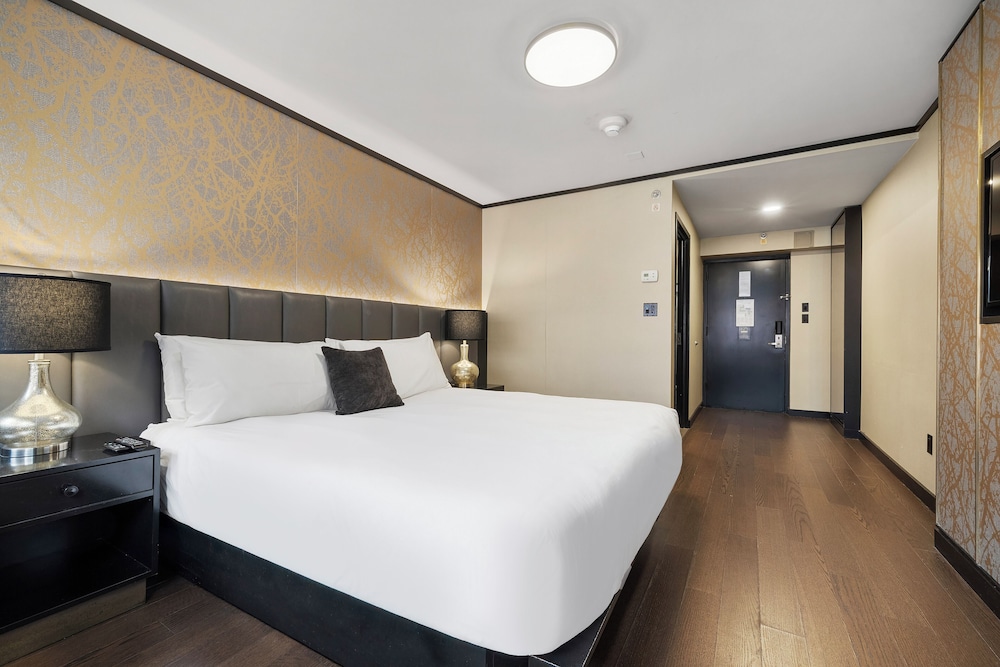 Hudson Yards Hotel — Hotel rooms in New York City, New York State