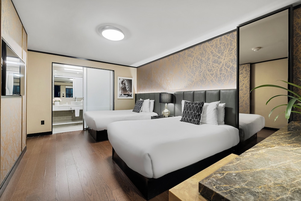 Hudson Yards Hotel — Hotel rooms in New York City, New York State
