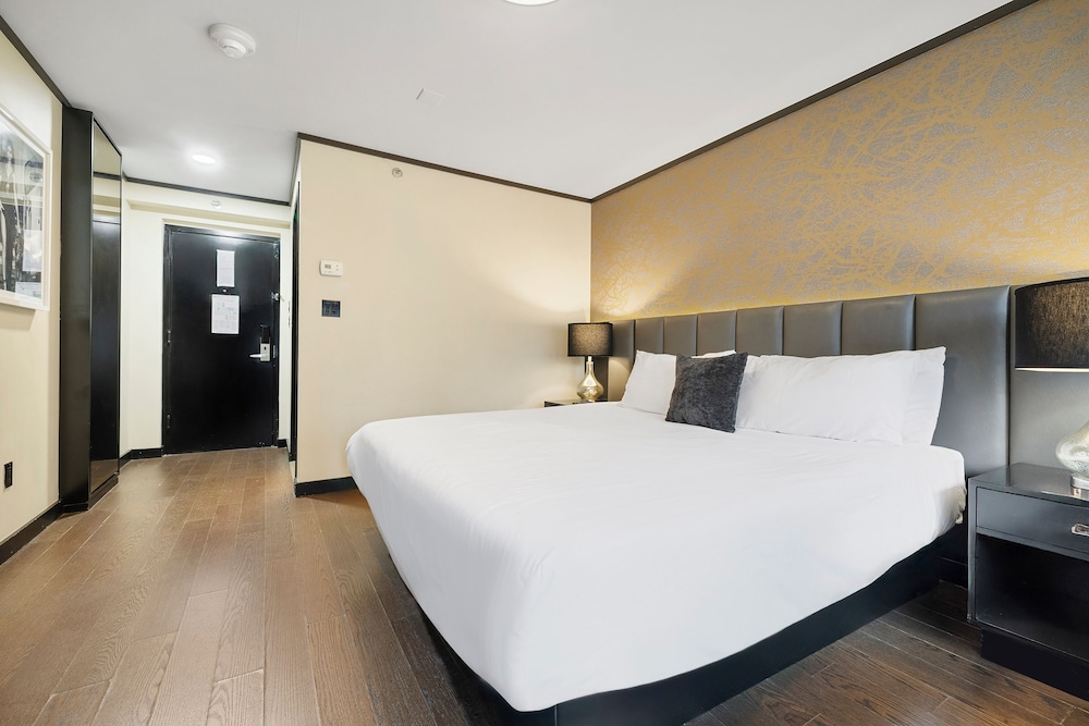 Hudson Yards Hotel — Hotel rooms in New York City, New York State