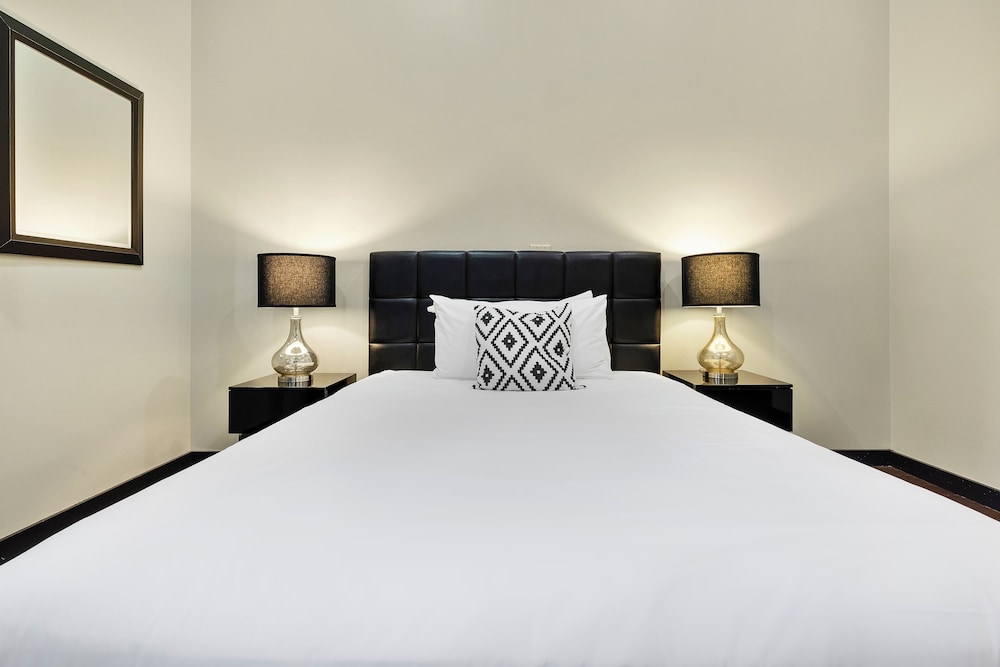 Hudson Yards Hotel — Hotel rooms in New York City, New York State