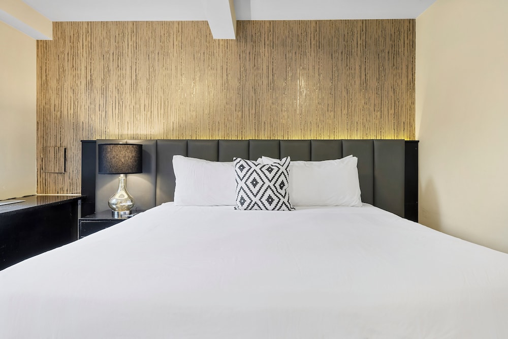 Hudson Yards Hotel — Hotel rooms in New York City, New York State
