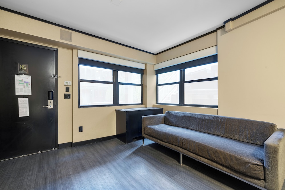 Hudson Yards Hotel — Hotel rooms in New York City, New York State