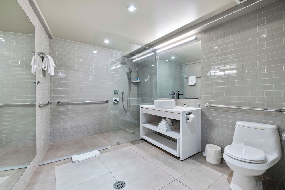 Hudson Yards Hotel — Hotel rooms in New York City, New York State
