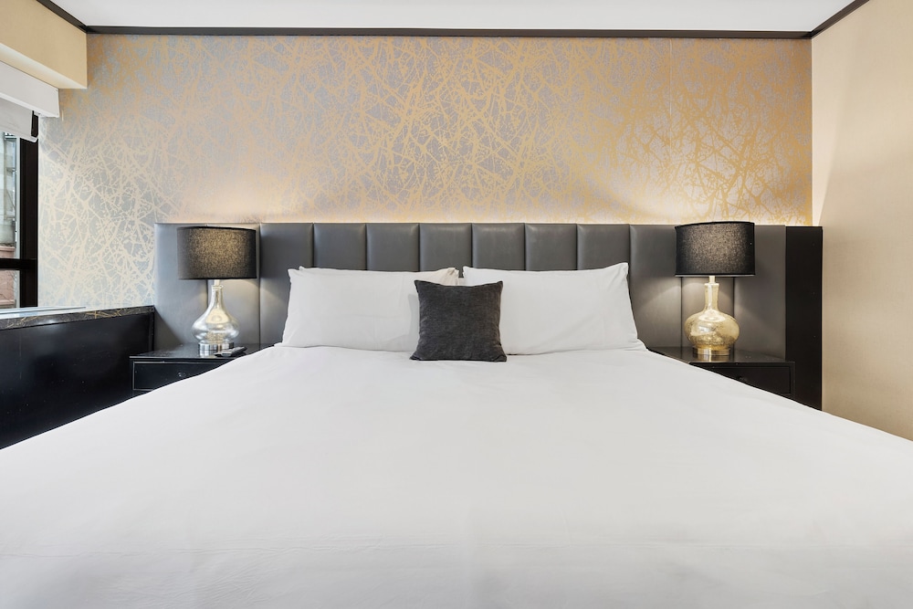 Hudson Yards Hotel — Hotel rooms in New York City, New York State