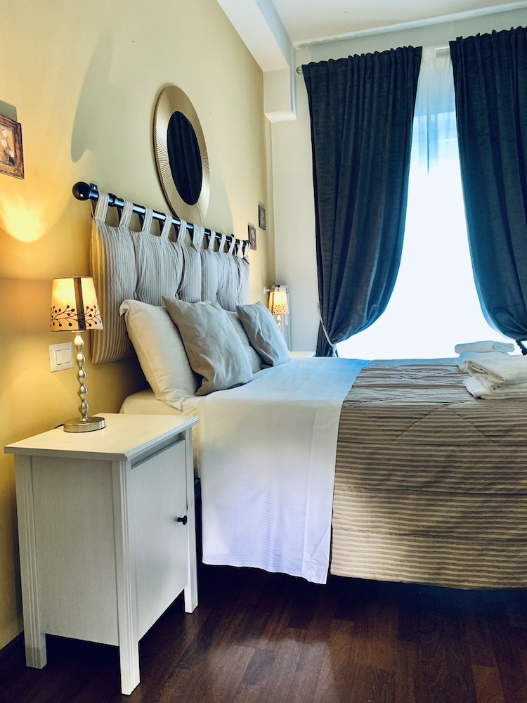 Beside the Vatican — Hotel rooms in Rome, Lazio