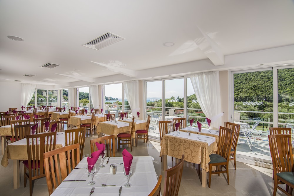 MASLINICA Hotel Hedera — Restaurant & bars in Labin, Istria