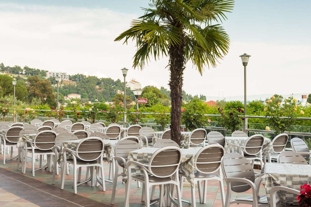 MASLINICA Hotel Hedera — Restaurant & bars in Labin, Istria