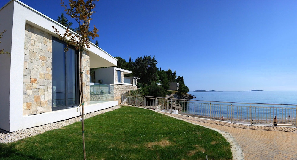 Maistra Select Mlini Villas and Apartments — Hotel building in Mlini, Dubrovnik-Neretva