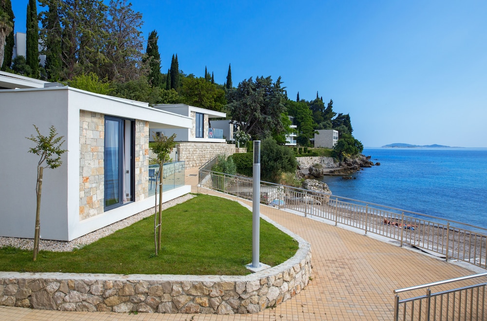 Maistra Select Mlini Villas and Apartments — Hotel building in Mlini, Dubrovnik-Neretva