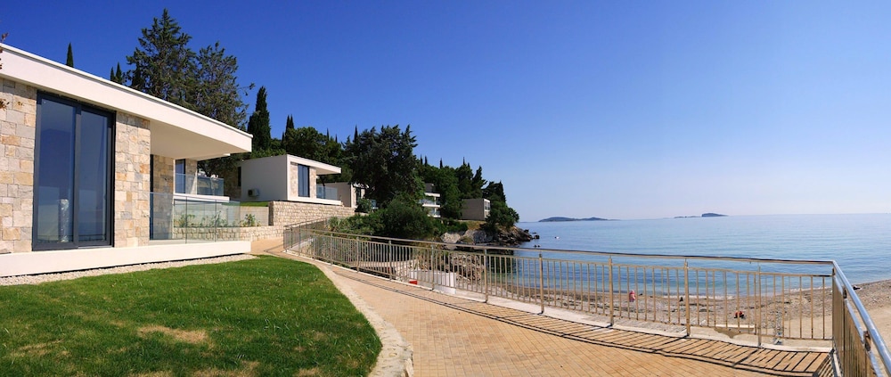 Maistra Select Mlini Villas and Apartments — Hotel building in Mlini, Dubrovnik-Neretva