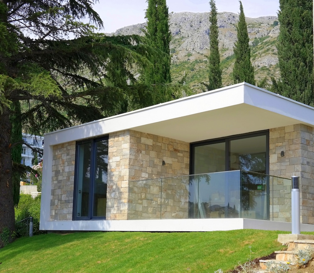 Maistra Select Mlini Villas and Apartments — Hotel building in Mlini, Dubrovnik-Neretva