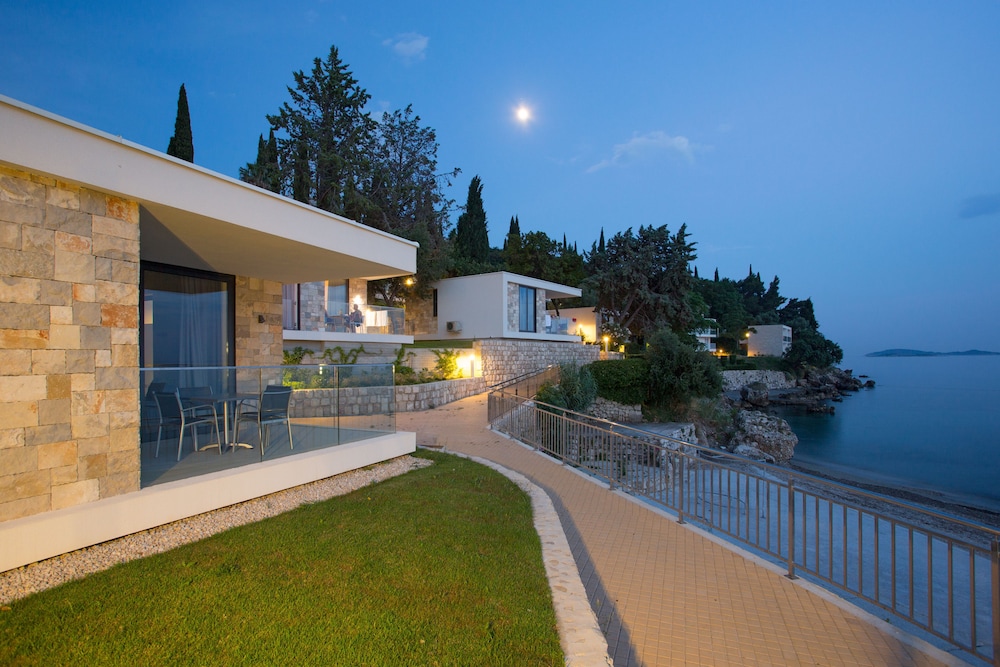 Maistra Select Mlini Villas and Apartments — Hotel building in Mlini, Dubrovnik-Neretva