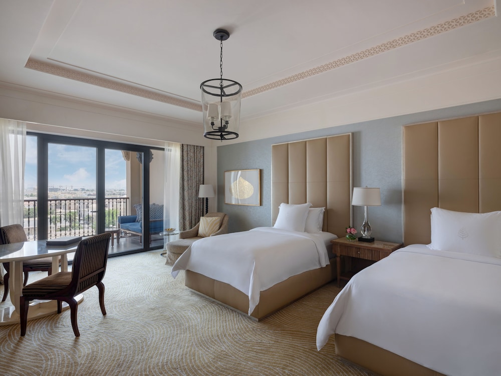 Four Seasons Resort Dubai at Jumeirah Beach — Hotel rooms in Dubai