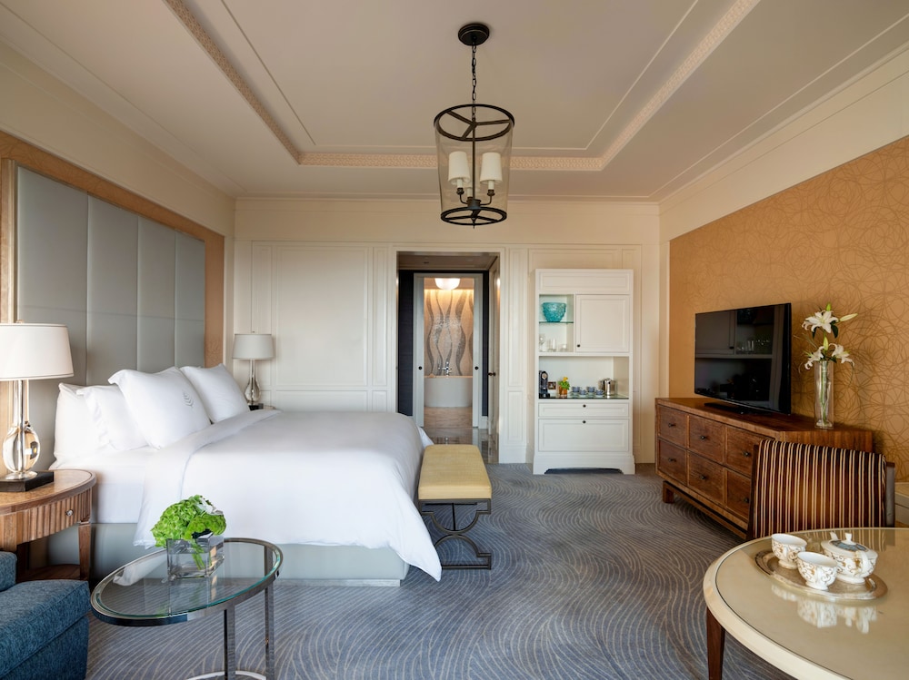 Four Seasons Resort Dubai at Jumeirah Beach — Hotel rooms in Dubai