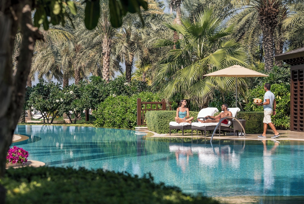 Four Seasons Resort Dubai at Jumeirah Beach — Swimming pool in Dubai