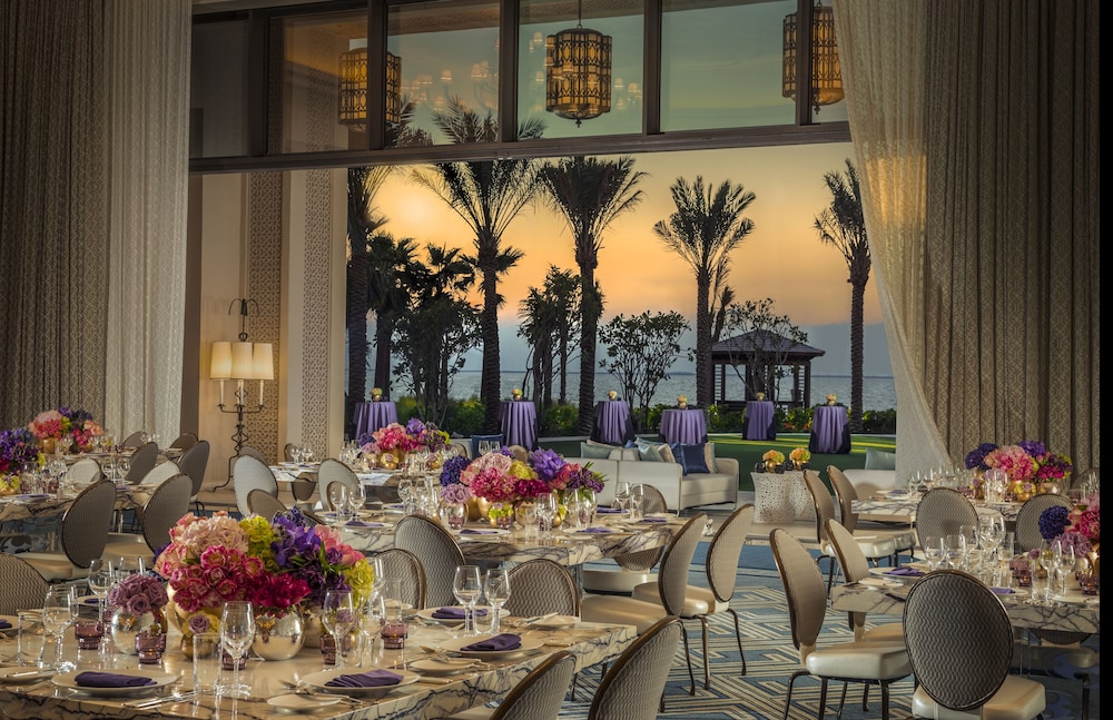Four Seasons Resort Dubai at Jumeirah Beach — Restaurant & bars in Dubai
