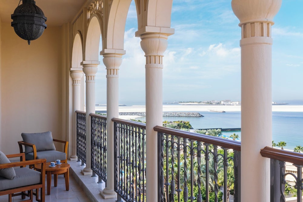 Four Seasons Resort Dubai at Jumeirah Beach — Hotel rooms in Dubai