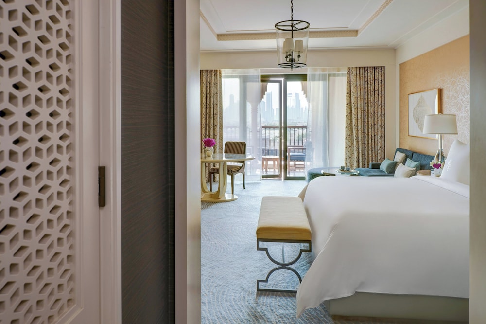 Four Seasons Resort Dubai at Jumeirah Beach — Hotel rooms in Dubai