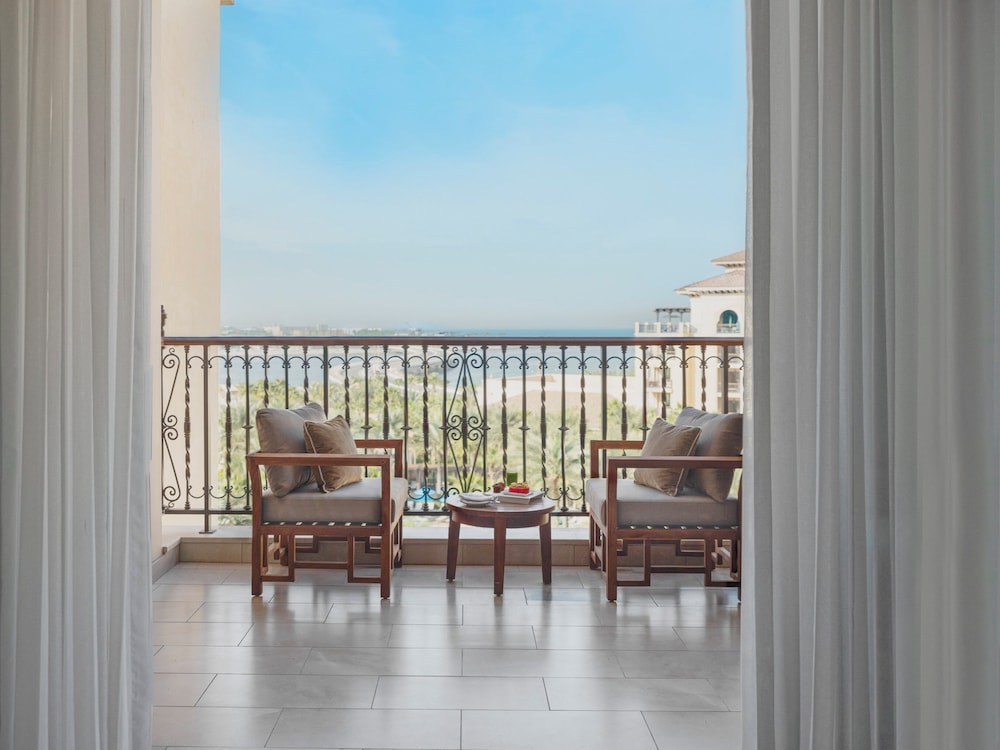 Four Seasons Resort Dubai at Jumeirah Beach — Hotel rooms in Dubai