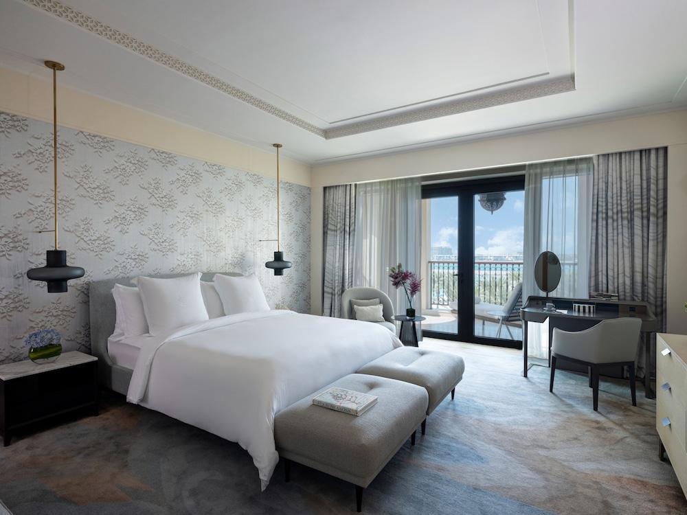 Four Seasons Resort Dubai at Jumeirah Beach — Hotel rooms in Dubai