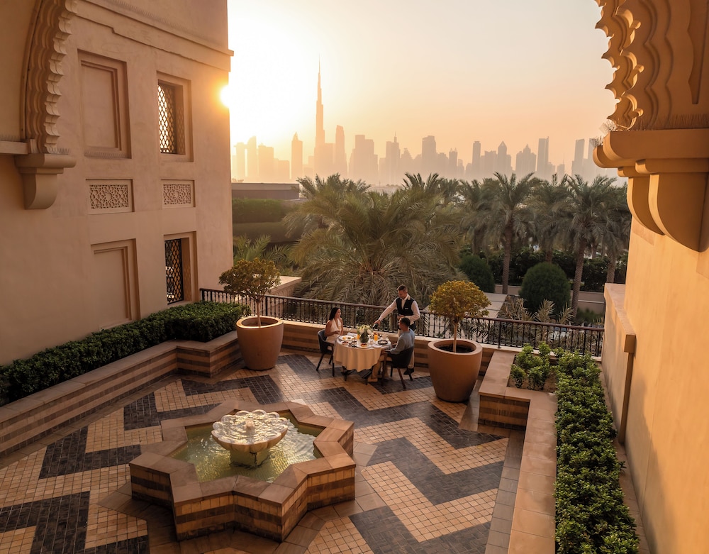 Four Seasons Resort Dubai at Jumeirah Beach — Hotel building in Dubai