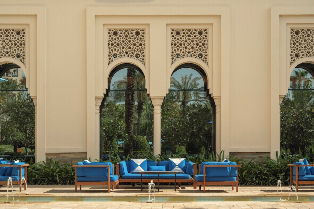 Four Seasons Resort Dubai at Jumeirah Beach — Hotel building in Dubai