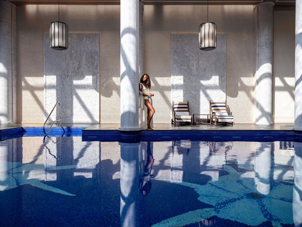 Four Seasons Resort Dubai at Jumeirah Beach — Swimming pool in Dubai