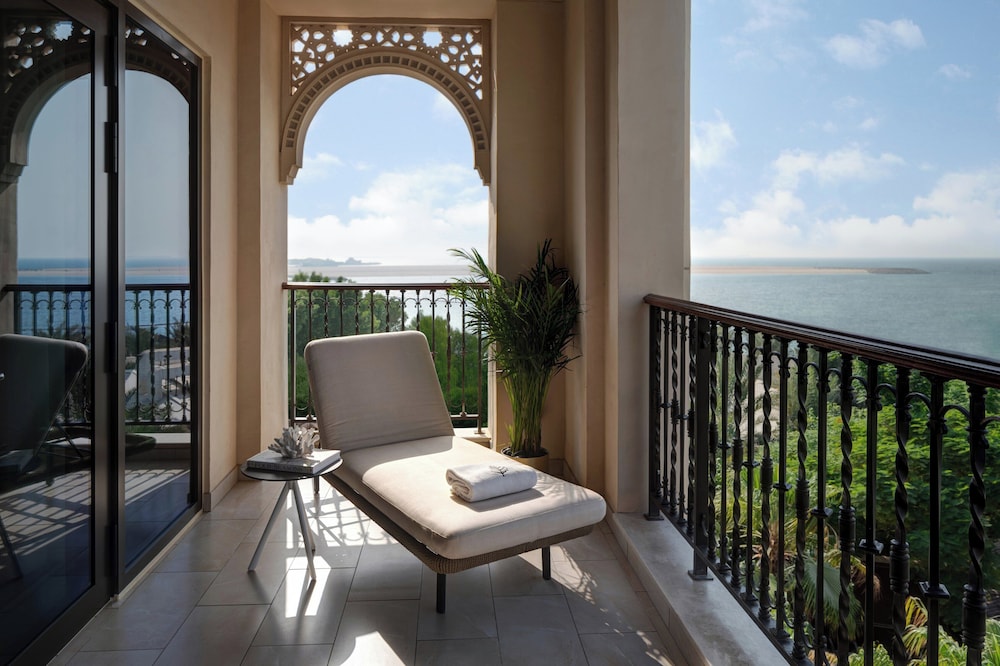 Four Seasons Resort Dubai at Jumeirah Beach — Hotel rooms in Dubai