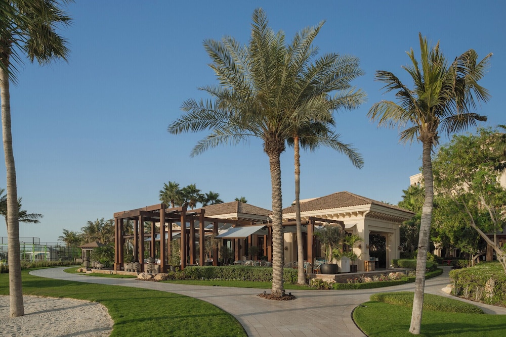 Four Seasons Resort Dubai at Jumeirah Beach — Restaurant & bars in Dubai