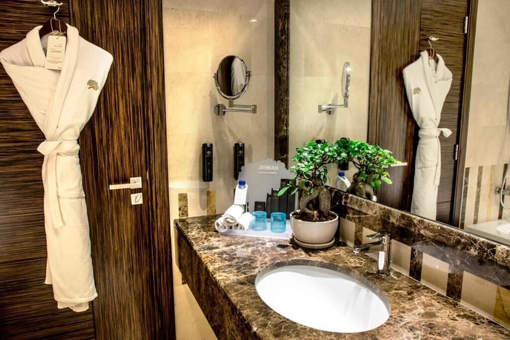 Jannah Burj Al Sarab — Hotel rooms in Abu Dhabi