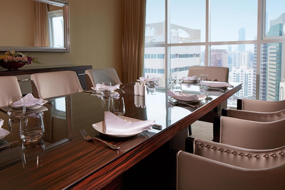 Jannah Burj Al Sarab — Restaurant & bars in Abu Dhabi