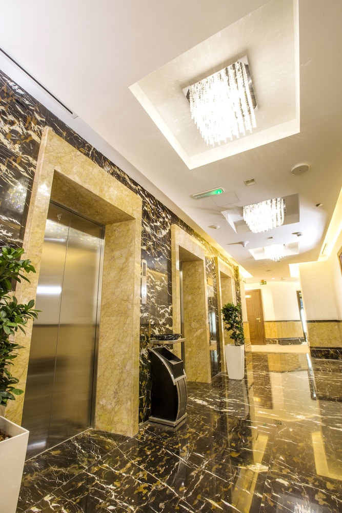 Jannah Burj Al Sarab — Hotel building in Abu Dhabi