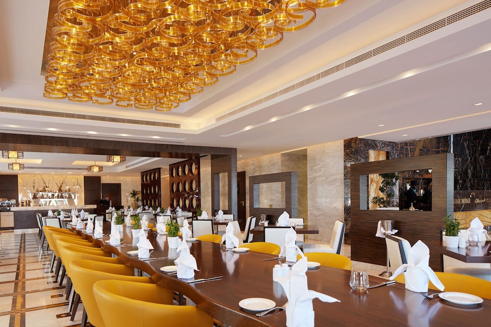 Jannah Burj Al Sarab — Restaurant & bars in Abu Dhabi