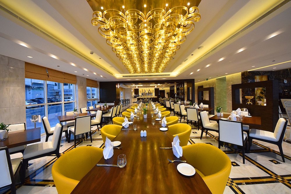 Jannah Burj Al Sarab — Restaurant & bars in Abu Dhabi