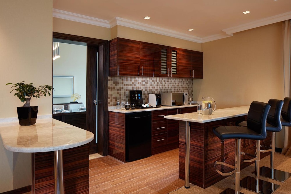 Jannah Burj Al Sarab — Hotel rooms in Abu Dhabi