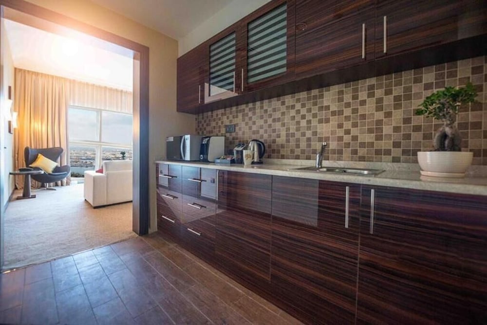 Jannah Burj Al Sarab — Hotel rooms in Abu Dhabi