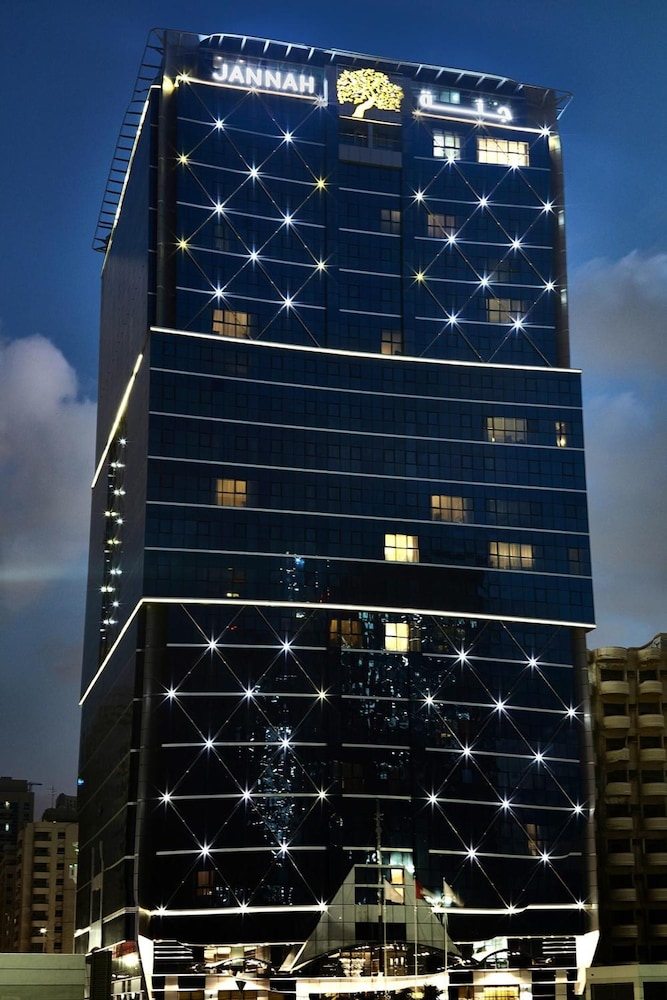 Jannah Burj Al Sarab — Hotel building in Abu Dhabi