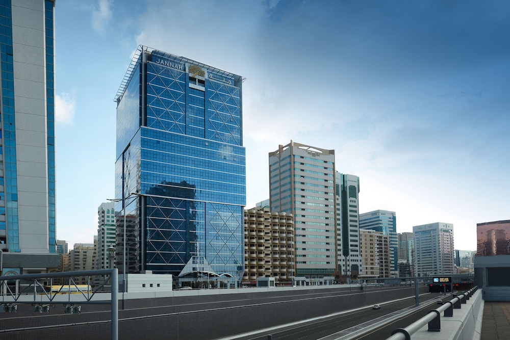 Jannah Burj Al Sarab — Hotel building in Abu Dhabi