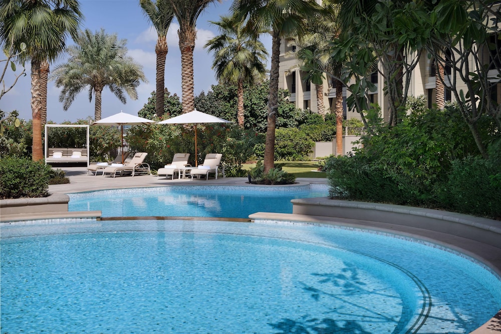 Palazzo Versace Dubai — Swimming pool in Dubai